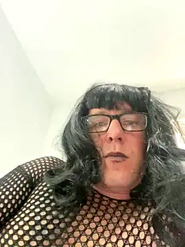 layinpipe909 online show from December 5, 2024, 9:55 pm