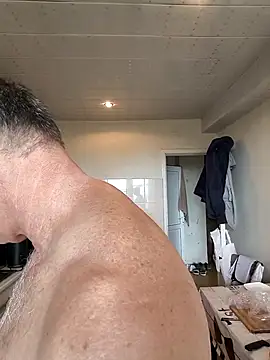  lady red  online show from September 15, 2025, 6:25 am