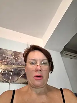  lady red  online show from September 16, 2025, 4:52 pm