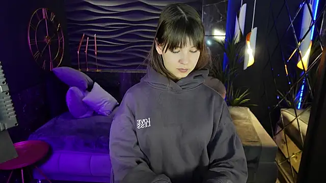 ElizaMild online show from February 25, 2025, 7:38 pm