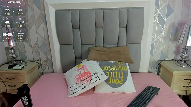 Snapshot of Princsgirl_ chatting on October 14, 2025, 7:36 pm Princsgirl online show from October 14, 2025, 7:36 pm