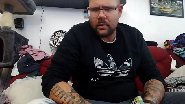 Snapshot of sexykevin17cm chatting on November 11, 2025, 1:39 pm sexykevin17cm online show from November 11, 2025, 1:39 pm