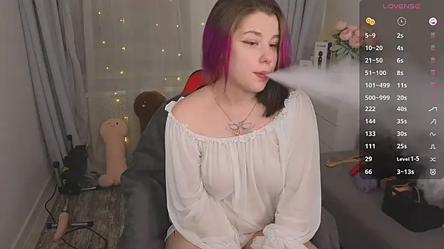 Snapshot of Mira_Falls chatting on March 13, 2025, 8:59 am Mira Falls online show from March 13, 2025, 8:59 am