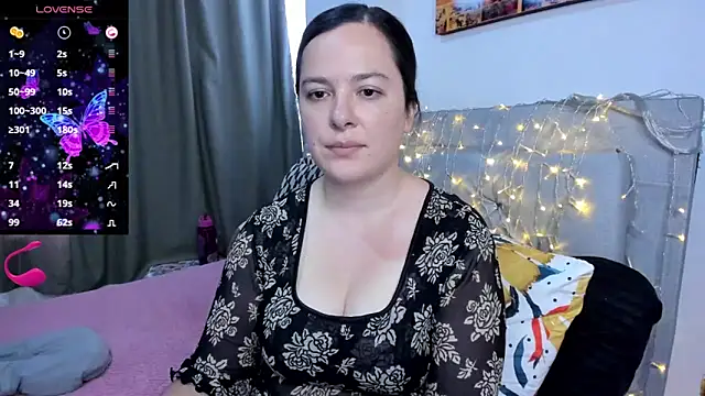 Snapshot of angelaagomez chatting on April 1, 2026, 7:00 pm angelaagomez online show from April 1, 2026, 7:00 pm