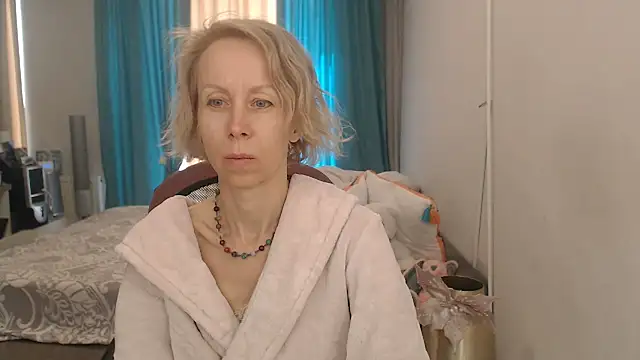 LuxuryNika online show from May 28, 2026, 11:16 am