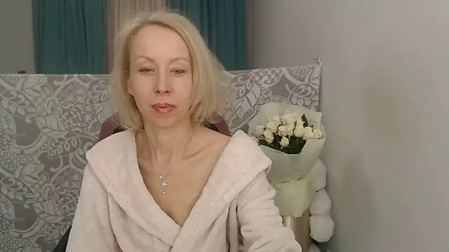 LuxuryNika online show from November 27, 2025, 3:34 pm