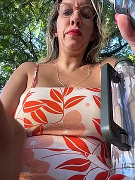 Snapshot of Gatitacarlita chatting on March 13, 2026, 10:31 am Gatitacarlita online show from March 13, 2026, 10:31 am