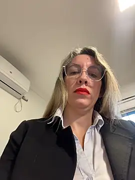 Gatitacarlita online show from July 1, 2026, 11:10 am