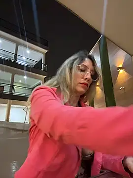 Snapshot of Gatitacarlita chatting on April 8, 2026, 1:07 am Gatitacarlita online show from April 8, 2026, 1:07 am