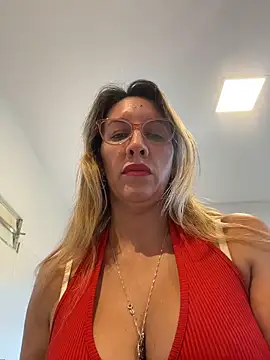 Snapshot of Gatitacarlita chatting on March 3, 2026, 10:33 am Gatitacarlita online show from March 3, 2026, 10:33 am