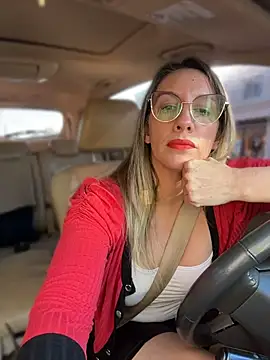 Gatitacarlita online show from June 23, 2026, 7:01 pm