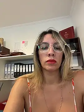 Snapshot of Gatitacarlita chatting on March 25, 2026, 7:35 pm Gatitacarlita online show from March 25, 2026, 7:35 pm