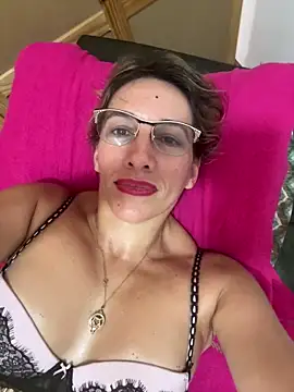 Gatitacarlita online show from February 25, 2025, 1:43 pm