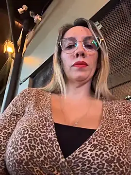 Gatitacarlita online show from May 16, 2026, 10:31 pm