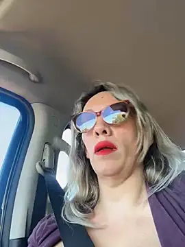 Gatitacarlita online show from November 18, 2025, 12:41 pm