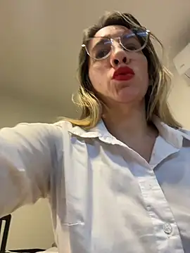 Gatitacarlita online show from July 3, 2026, 11:06 am