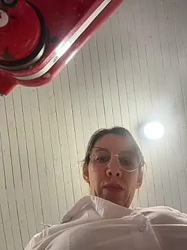Gatitacarlita online show from June 13, 2026, 6:17 pm