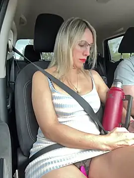 Gatitacarlita online show from December 14, 2024, 4:19 pm