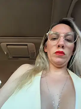 Gatitacarlita online show from June 24, 2026, 7:11 pm
