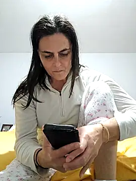 IsabelleCraft online show from November 17, 2025, 8:57 pm