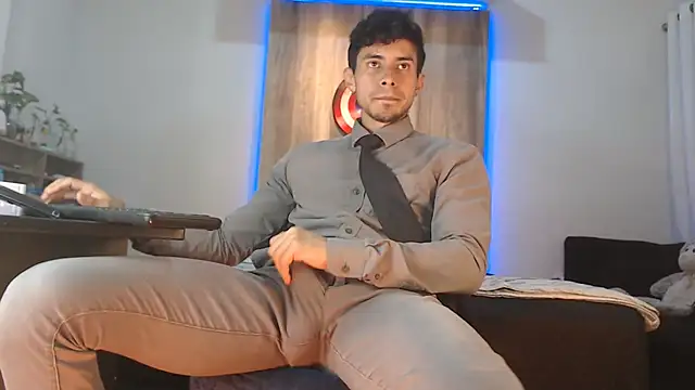 Andrew 4  online show from October 25, 2025, 4:33 am