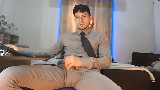 Andrew 4  online show from October 8, 2025, 3:41 am