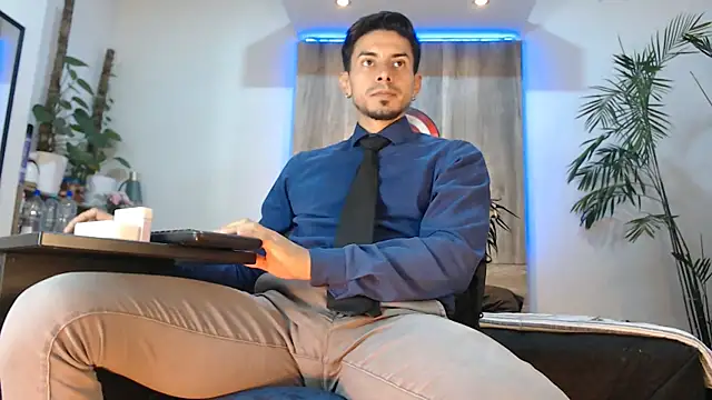Andrew 4  online show from May 14, 2026, 1:46 am