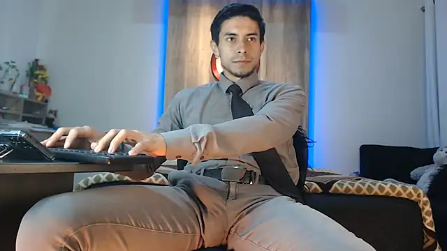 Andrew 4  online show from September 15, 2025, 4:13 am