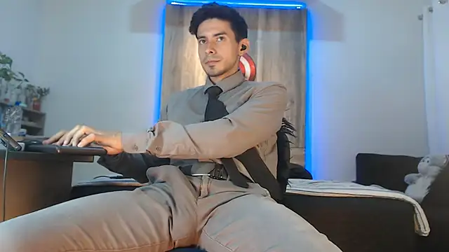 Andrew 4  online show from November 24, 2025, 3:50 am