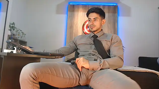 Andrew 4  online show from November 4, 2025, 3:32 am