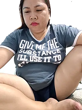XXLorie 02 online show from May 27, 2026, 7:43 pm