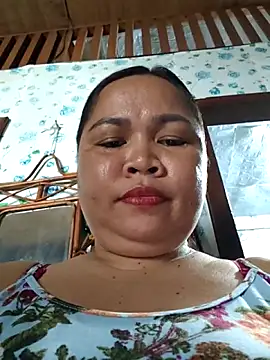 XXLorie 02 online show from May 20, 2026, 1:57 am
