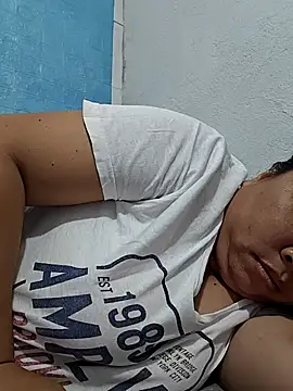 XXLorie 02 online show from April 24, 2026, 1:02 pm