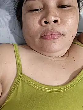 XXLorie 02 online show from May 14, 2026, 12:24 pm