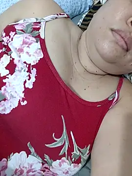 XXLorie 02 online show from May 10, 2026, 1:46 pm