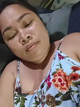 XXLorie 02 online show from May 8, 2026, 2:43 pm
