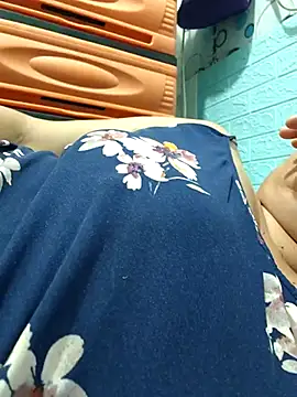 XXLorie 02 online show from May 24, 2026, 2:06 pm