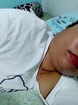 Snapshot of XXLorie_02 chatting on March 18, 2025, 2:28 pm XXLorie 02 online show from March 18, 2025, 2:28 pm