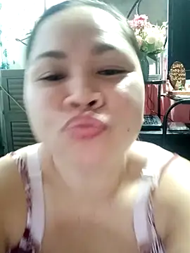 Snapshot of XXLorie_02 chatting on March 6, 2025, 8:52 am XXLorie 02 online show from March 6, 2025, 8:52 am