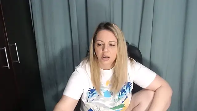 erikaerika online show from March 10, 2025, 8:17 am