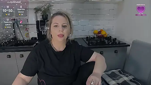 erikaerika online show from February 15, 2026, 4:39 pm