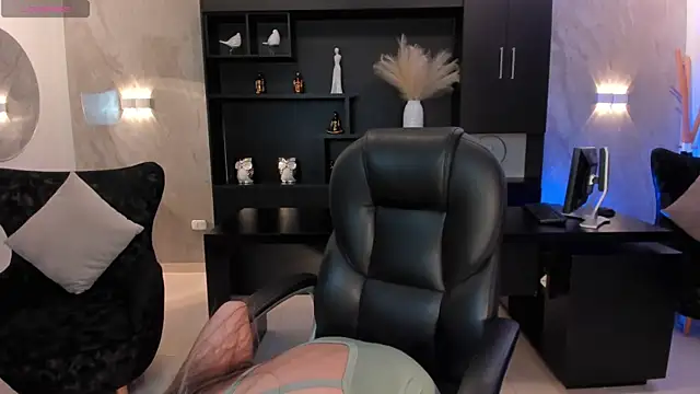 AmyDavis  online show from January 12, 2025, 5:22 pm