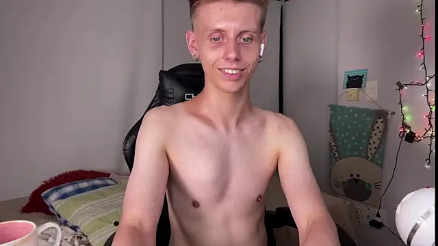 Snapshot of vladdymeow chatting on January 1, 2025, 1:04 am vladdymeow online show from January 1, 2025, 1:04 am