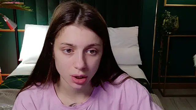 Eille Elfie online show from October 13, 2025, 4:58 am