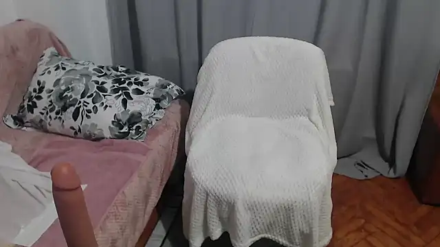 Snapshot of JullieMilf chatting on February 2, 2025, 3:39 pm JullieMilf online show from February 2, 2025, 3:39 pm