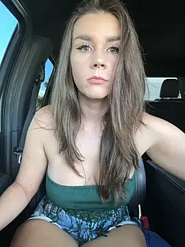 MaggyMayI online show from October 14, 2025, 4:18 pm