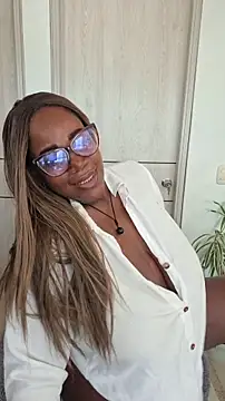 Snapshot of Adrilovechocolate chatting on October 18, 2025, 4:09 pm Adrilovechocolate online show from October 18, 2025, 4:09 pm