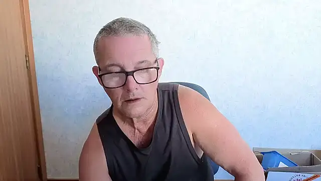 Snapshot of bigballnz chatting on December 22, 2025, 10:32 pm bigballnz online show from December 22, 2025, 10:32 pm