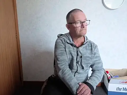 Snapshot of bigballnz chatting on December 1, 2025, 9:48 pm bigballnz online show from December 1, 2025, 9:48 pm