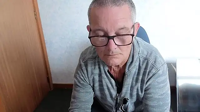 Snapshot of bigballnz chatting on December 16, 2025, 9:41 pm bigballnz online show from December 16, 2025, 9:41 pm